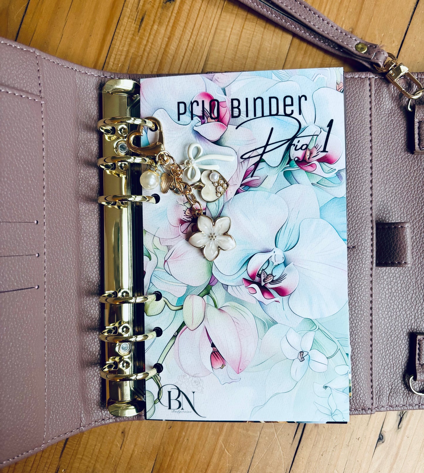 Budget Binder Anhänger mit Blumen & Schleife – eleganter Binder Charm für A7/A6 Budgetplaner