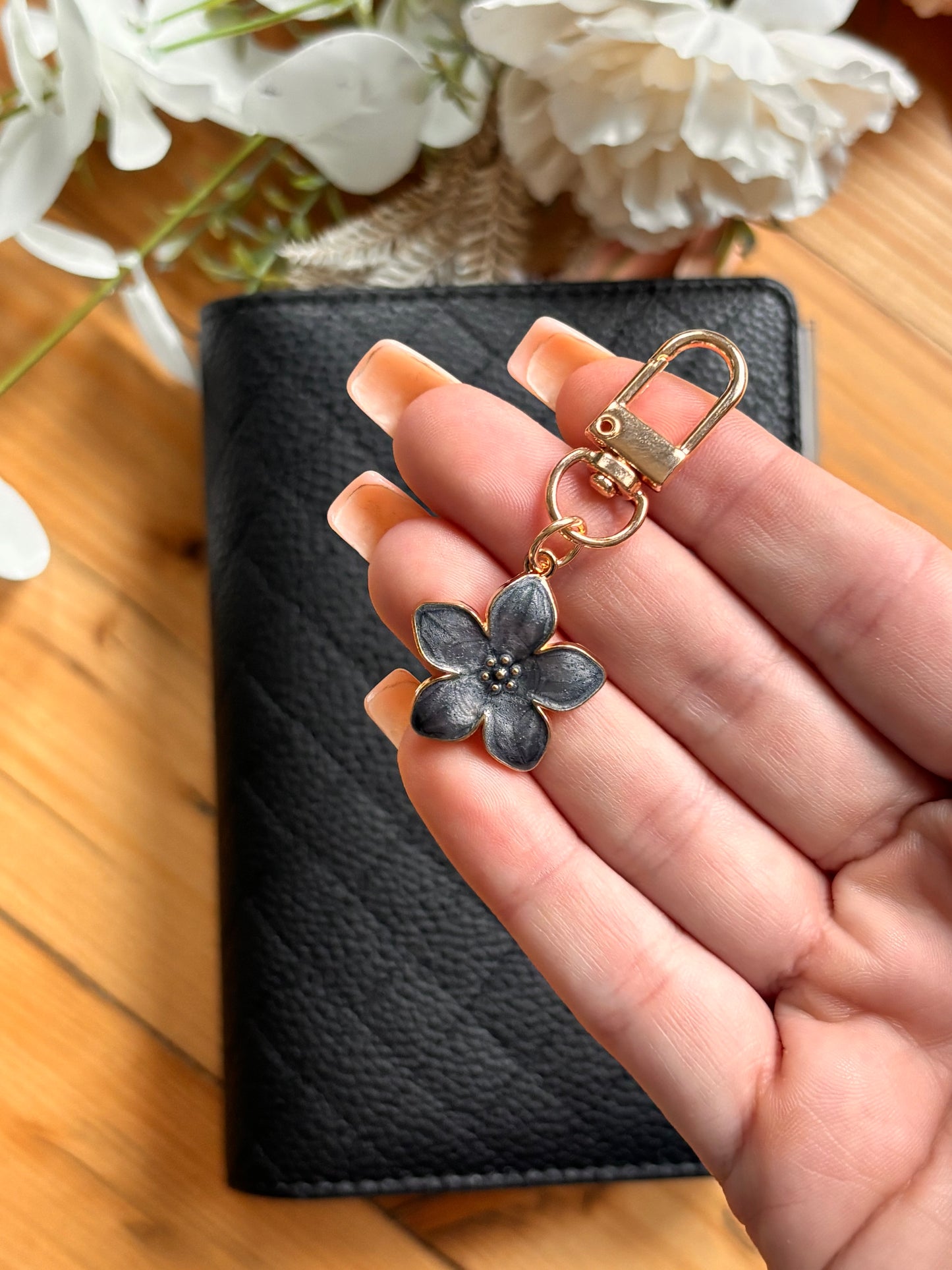 Floral Binder Anhänger – in Schwarz, Rosa oder Creme | Deko für Budget Binder & Cash Stuffing