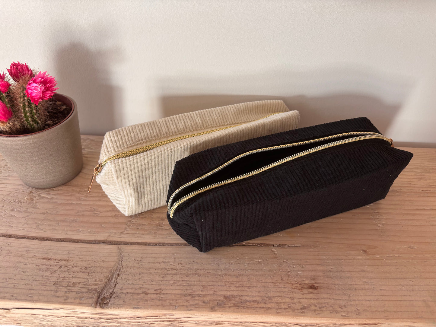 Federtasche Cord Look – Schwarz / Creme | Aufbewahrung | Zubehör