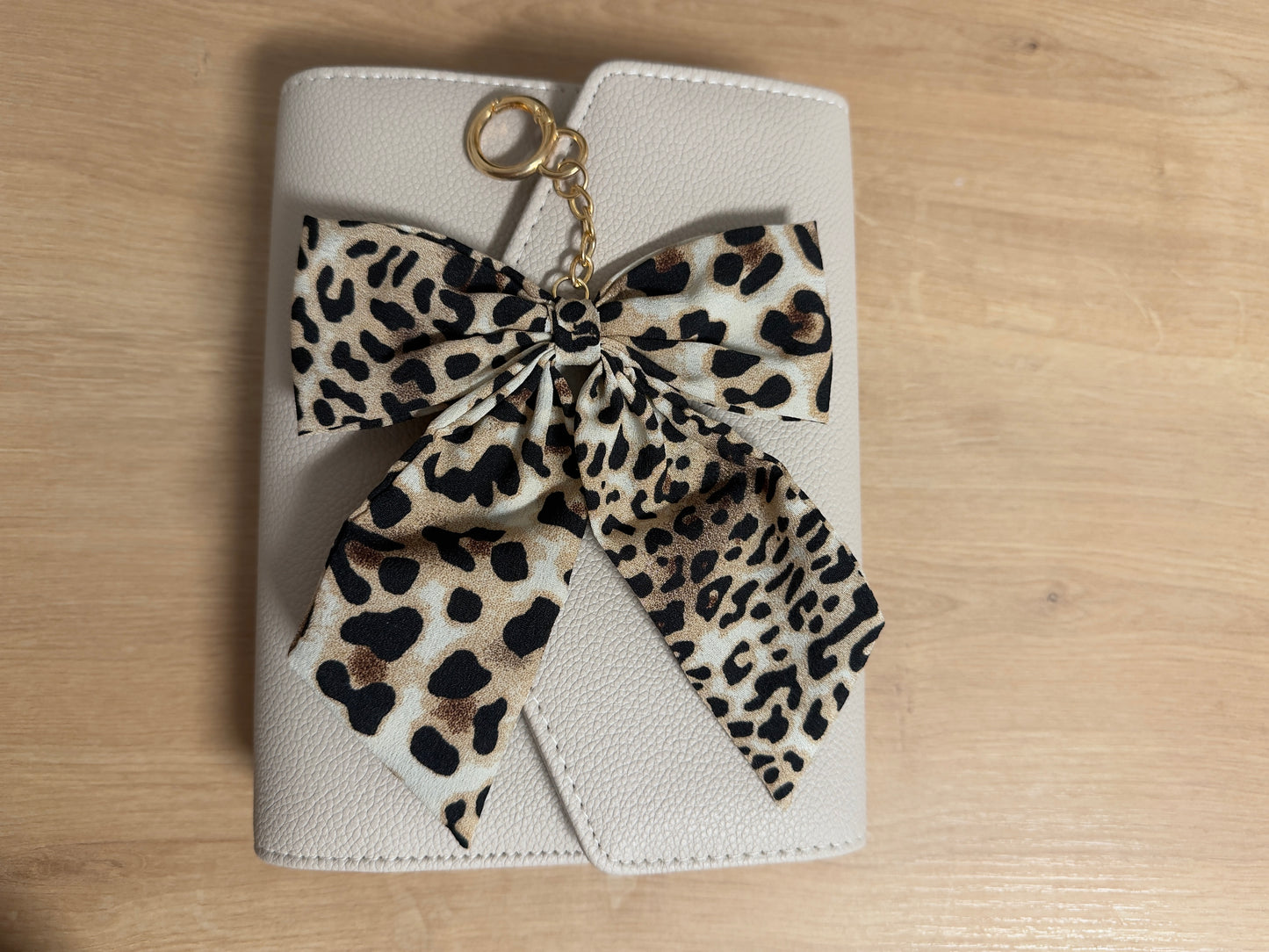 Binder Anhänger Schleife "Leo" – Stylisches Cash Stuffing Zubehör
